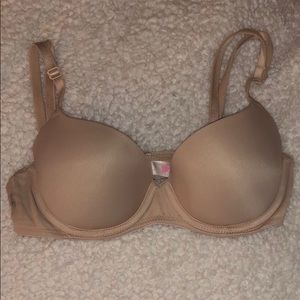 Nude vs pink t-shirt bra